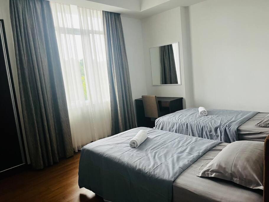 Bay Resort Condominium 3-Bedrooms With Swimming Pool Near The Seaside Miri Exterior photo